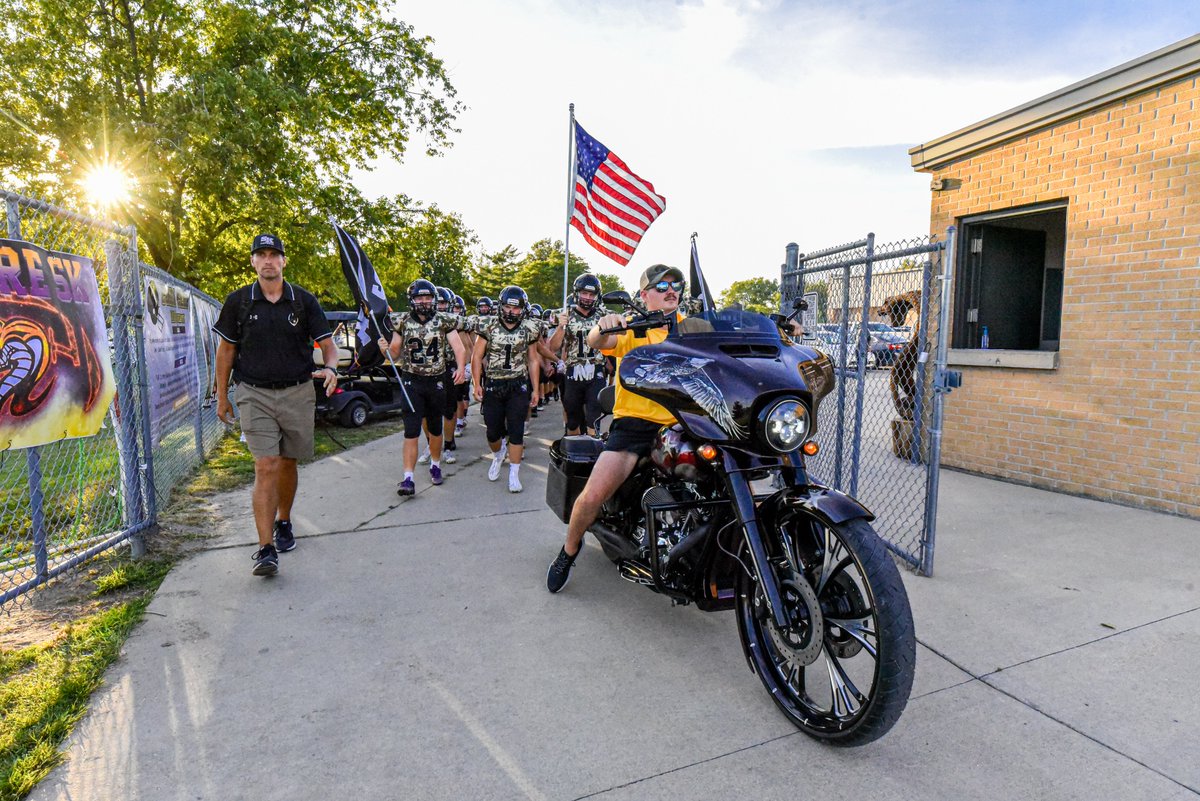 cdye56's tweet photo. Military Appreciation Night tonight at the Snake Pit. 

@cobra_fb with a dominant defensive performance in their 21-0 victory over Mediapolis. 

@SigourneyNews @SigourneyCSD @KeotaEagles @JaredJensen5 @UnionSportsPage @IAfootball_ https://t.co/BIU98Q1SRf