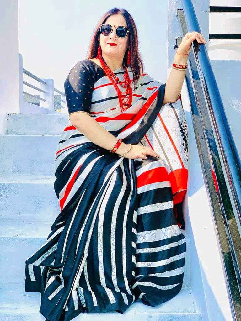 RupaRajput8's tweet photo. यत्न जितने किए सब सफल हो गए
प्रश्न जीवन के सारे ही हल हो गए 
कोई आशा निराशा न विचलित करे
दुःख सताने में हमको विफल हो गए
✍️ रूपा राजपूत https://t.co/AmGnCav9Ii
