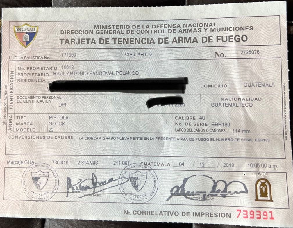 PrensaComunitar's tweet image. #PersecuciónPenal Documentación que acredita la legalidad de las armas confiscadas en la casa del exfiscal Juan Francisco Sandoval por el MP.

👉Las incautaron y expusieron públicamente siendo propiedad de sus familiares y poseen documentos de registro para su tenencia legal.