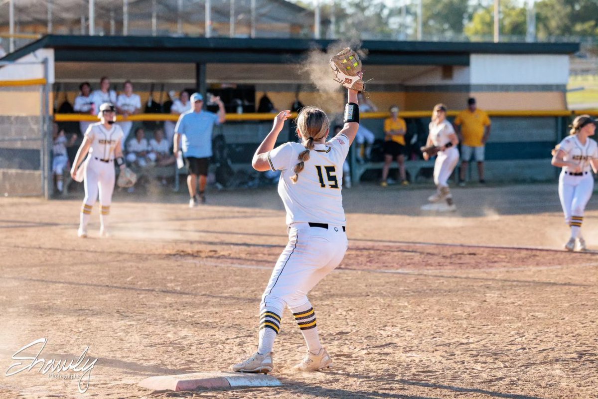With football on the road I stayed in Fulton for <a href="/HornetsFulton/">Fulton Hornets Softball</a>. They had a tough matchup today with Tolton, but good at-bats and strong defense win this one 6-3 for the Hornets. Making the Hornets 4-0 on the season. 
#FultonProud   

Check out all of tonight's photos here: