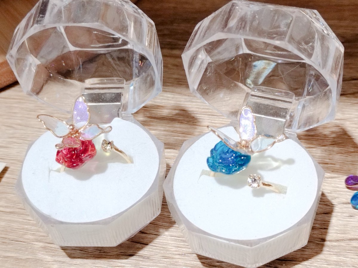 jamjam_hmg's tweet photo. #ハンドメイドガーデンズ 💐
#新宿サブナード 2丁目🌿

 #期間限定 #POPUP 💓
▷8月16日(水)〜9月30 日(土)

#Mon_moi
透明感溢れるお花や蝶が美しいディップアートアクセサリー✨種類豊富にご紹介中です💖

#ハンドメイド #hmg_cm
#handmade #accessories #kawaii
#souvenir #japan #shinjuku https://t.co/A8plbMSn5i