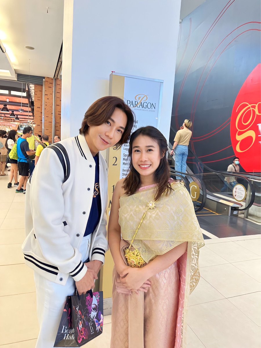tha_pawa's tweet photo. ใส่ครั้งสุดท้ายตอนมัธยม อย่าถามอายุนะไม่นับนานแล้ว ใส่มาให้กำลังใจน้องโป งานฉายหนังแมนสรวง 24082023 🫶🏻 นึกถึงกี่ครั้งก็สุขใจ แถมมาแต่งตัวหน้าโรงหนังเพื่อนๆในด้อมน่ารักมาก ไม่รู้จักกันแต่ก็ช่วยเราแต่งชุดไทย ใส่เข็มขัดให้น่ารักมาก #ManSuang #แมนสรวง #ManSuangStyle https://t.co/sRCAki1P5u