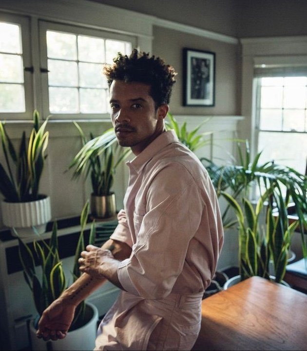 _MissLady__'s tweet image. He’s already a cutieee but him in blush next level🫠 stream #InterviewWithTheVampire on MAX to watch his fine self work.