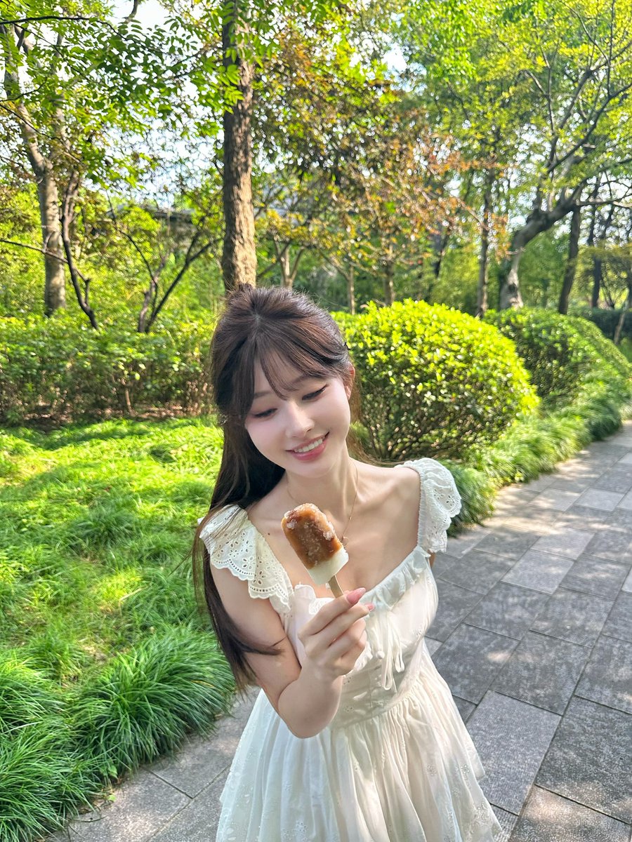 周末好呀大家！今天杭州太阳好好～出门炫两根😋
雪糕这么凉 应该没有热量的吧 https://t.co/W34PjLVSWz