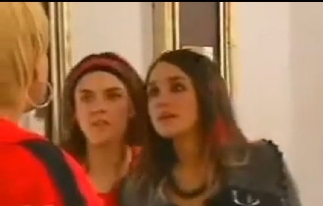 pardoraybr's tweet photo. - olha onde ela está?
- não... não é nada disso a gente só queria falar com ela*sorrio*
@iJosyLujan
#Rebelde009 https://t.co/6f56gxaQdp