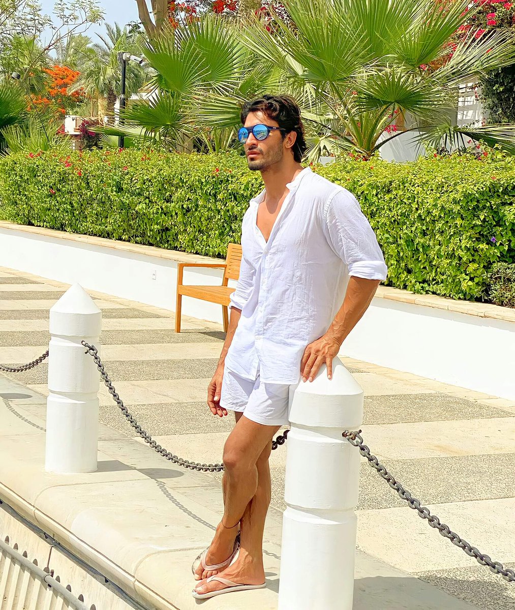 Today's thought...
Ocean separates lands, not souls - Munia Khan