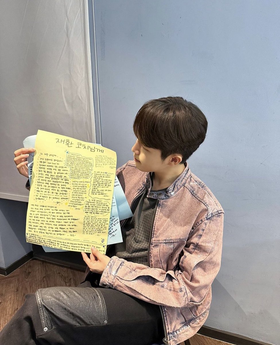 김재환 6년 전에는 본인이 롤링페이퍼를 쓰는 사람이었는데 6년 지나고 롤링페이퍼 받는 사람으로 성장함🥹