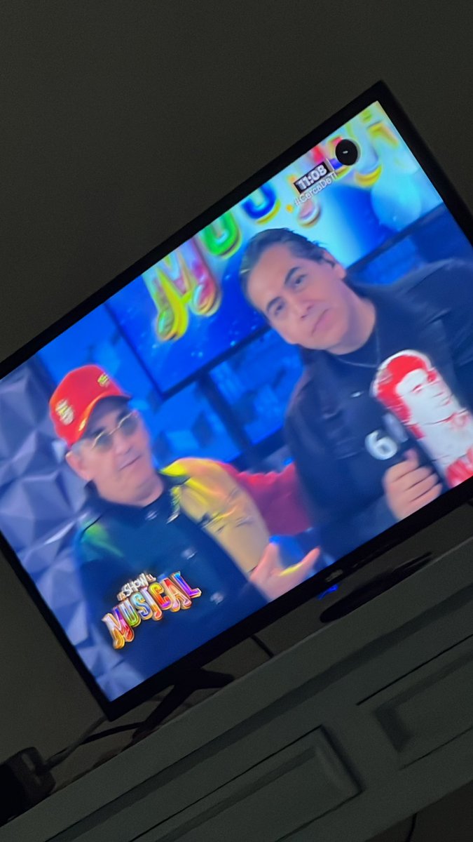 DjN1_'s tweet photo. Te juro que nunca te había visto así de serio 😐 compadre moroco @MorocoPalacios #MesaReñoña #EsShow https://t.co/vpwlbfDgnN