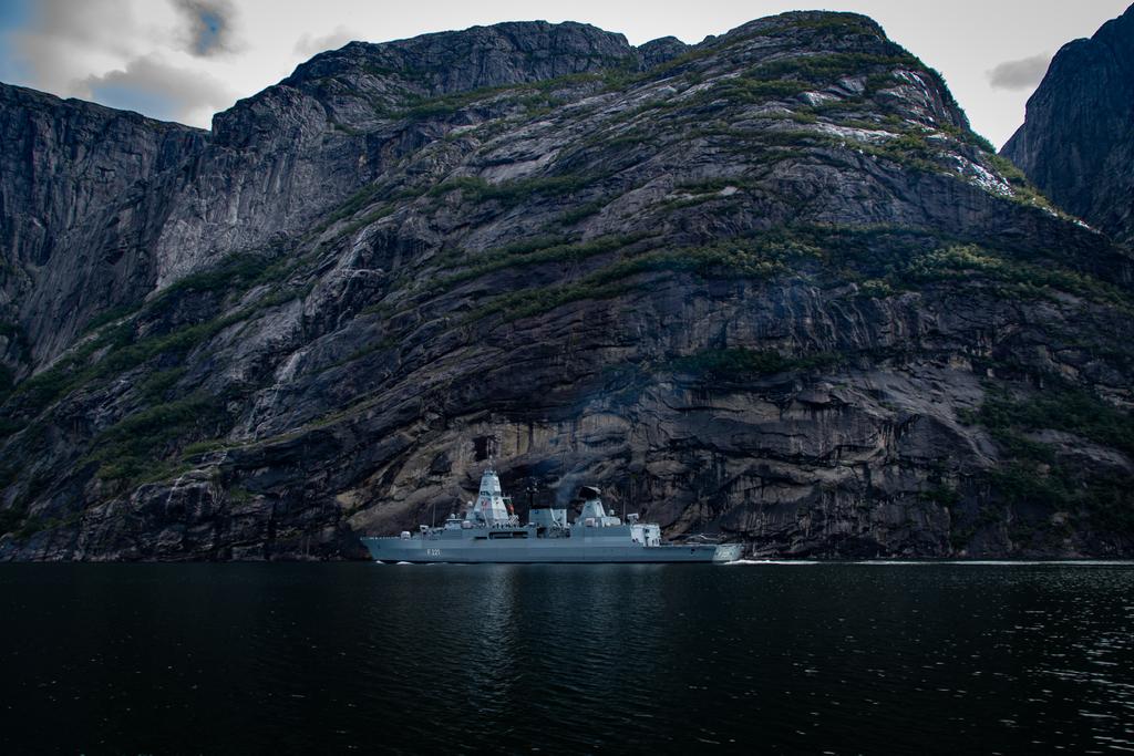 The flagship of #SNMG1 FGS HESSEN sails through Norwegian fjords. #StrongerTogether #WeAreNato