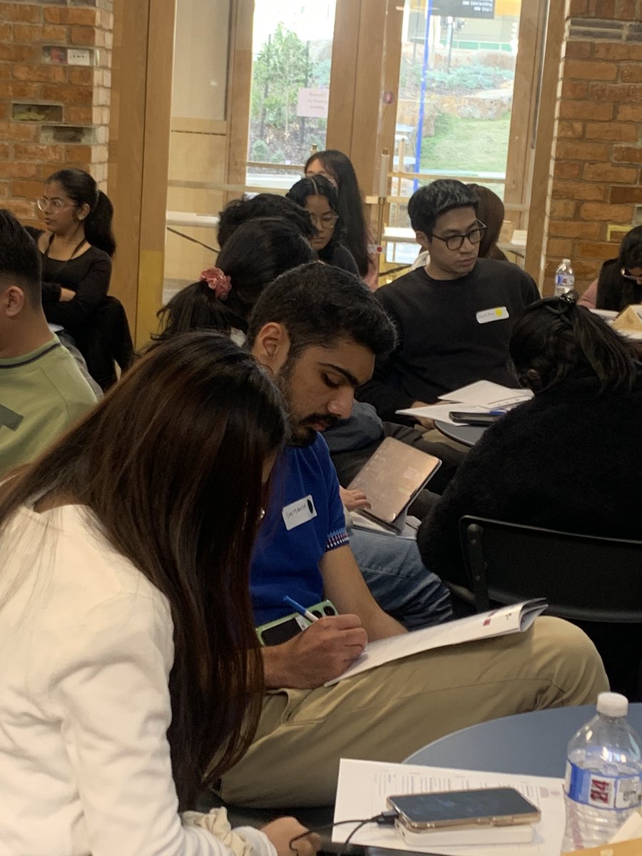 garyleecious's tweet photo. Getting connected and sharing stories as we build on the journey from ‘international students to international advisor’ program by Asialink Business and City of Melbourne (funded by the Study Melbourne Inclusion Program) #StudentCity https://t.co/Fl2CZOEoCb