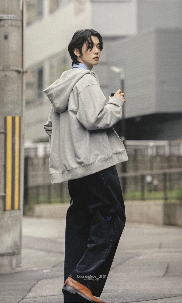 bxmgyx_13's tweet photo. SEASON OF TXT YOUTH photobook scan #연준 #YEONJUN https://t.co/iCjTs0eoi7