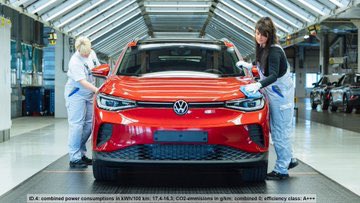 Volkswagen Financial Services (@volkswagen_fs) on Twitter photo TOP after 8 months! In #Ireland 🇮🇪, our #VWID4 from #Zwickau & #Emden has been well received: The car is the best-selling newly registered #BEV on the island.
Cool! <a href="/VWGroup/">Volkswagen Group</a> market-share of BEV: 32,7%. Mostly financed & leased by #VW #FinancialServices #emobility TOP after 8 months! In #Ireland 🇮🇪, our #VWID4 from #Zwickau & #Emden has been well received: The car is the best-selling newly registered #BEV on the island.
Cool! <a href="/VWGroup/">Volkswagen Group</a> market-share of BEV: 32,7%. Mostly financed & leased by #VW #FinancialServices #emobility