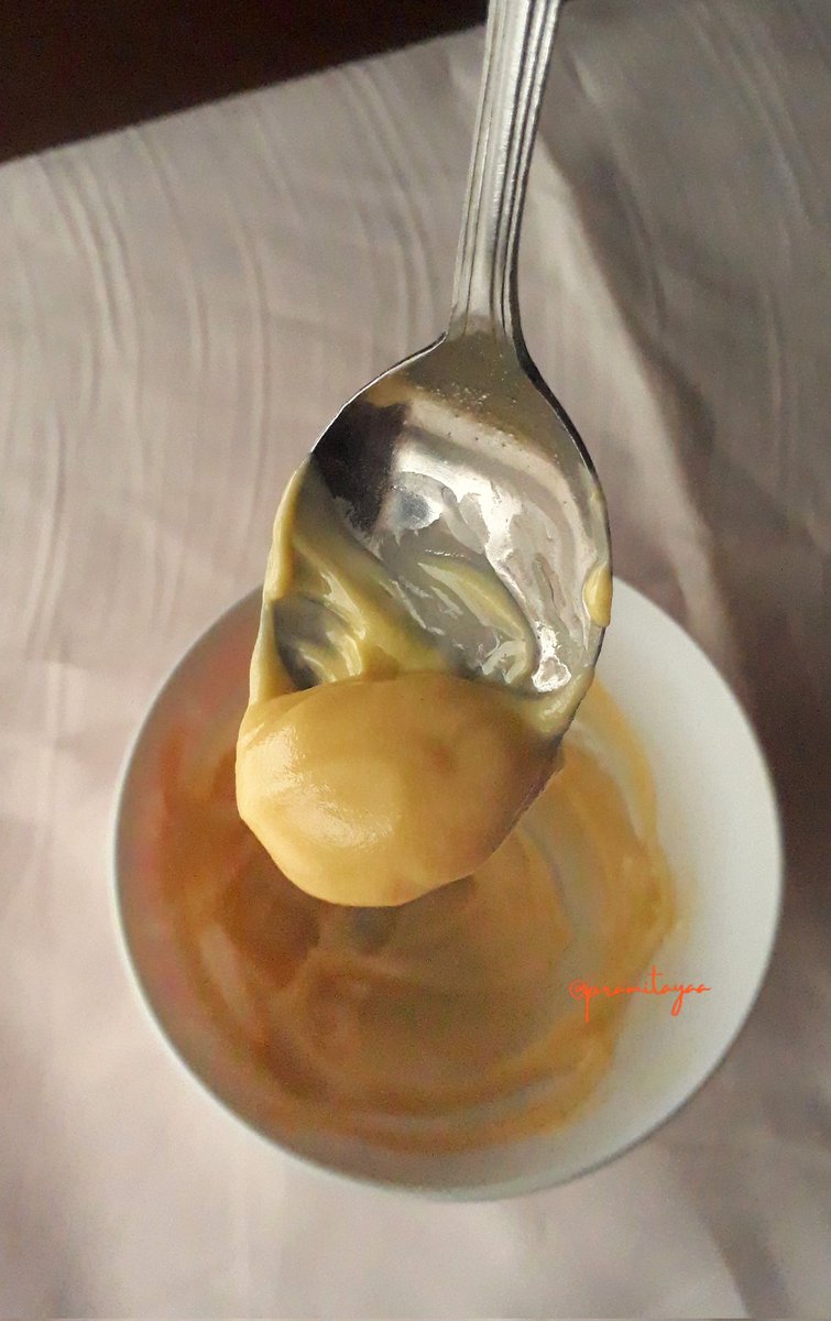 pramitayaa's tweet photo. Bikin sendiri pengoles loyang ANTI LENGKET CUMA 3 BAHAN😍

Meskipun pakai loyang biasa, dgn pengoles ini, gak pake drama bolu bopeng2 krn lengket.

Cek videonya 👇👇👇 https://t.co/9lXjKmQMBJ