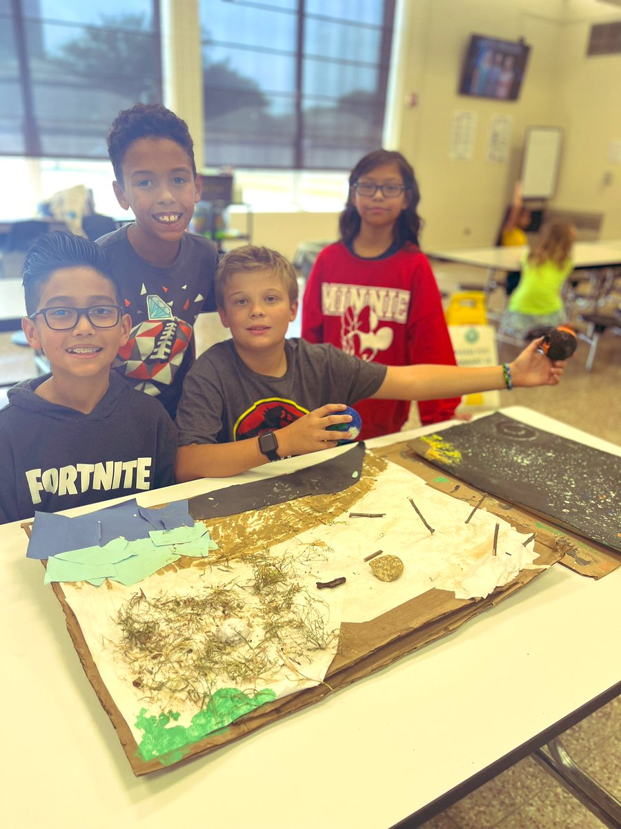 talanajb's tweet photo. Extended Day Academy is Out In Space! These planet projects were a huge it! #TheStonegateWay https://t.co/mm8GhkbAXP