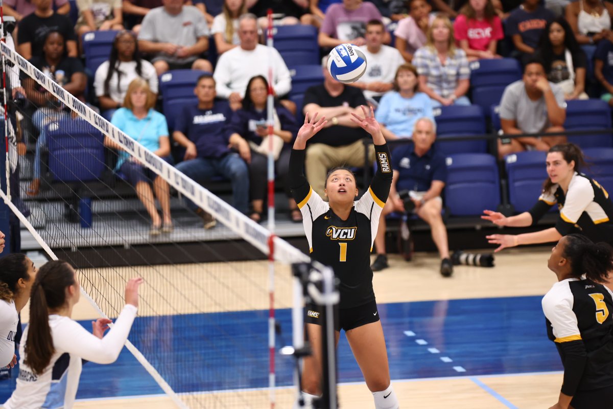 VCUvolleyball's tweet photo. 📸 Opening night

#LetsGoVCU https://t.co/zna8sQdzu0