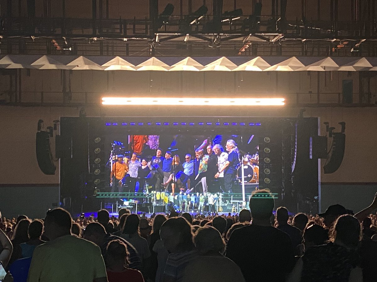 TheRealAnnaFegi's tweet photo. Last night I got to watch one of my all time favorites, @JamesTaylor_com and his all-star band at @riverbendpnc !  Made me reminisce growing up and listening to his music together as a family.

#jamestaylor #cincinnati https://t.co/BdBVcTZ4pk