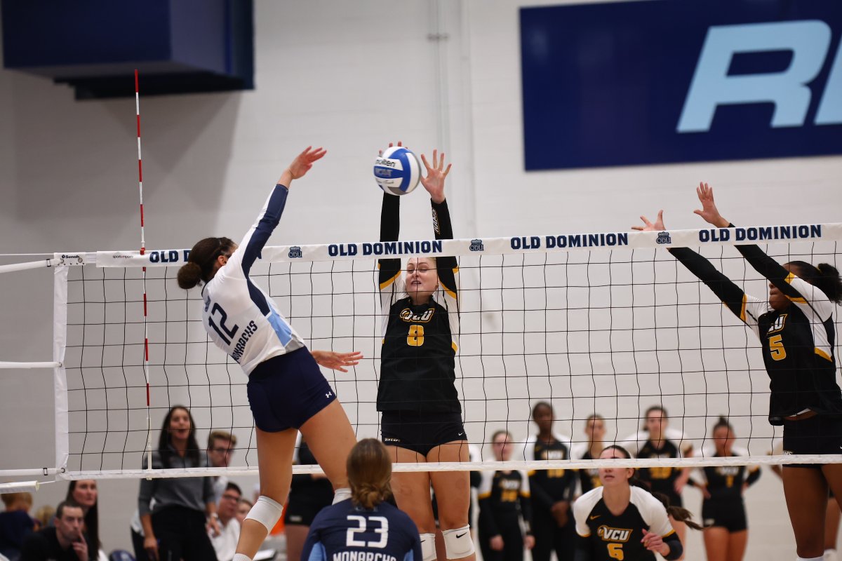 VCUvolleyball's tweet photo. 📸 Opening night

#LetsGoVCU https://t.co/zna8sQdzu0