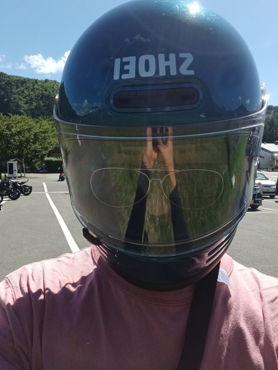chage56's tweet photo. 怪しげなサングラスで美山まで来ました😎

何気にこのサングラスすごいんだぜ🕶️

溶けるのでアイス食べます🍦

#ツーリング https://t.co/f4oA0ZcWuY