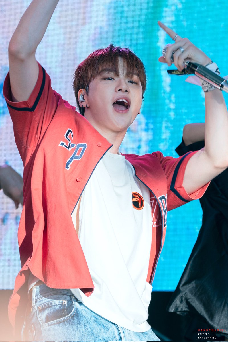 HappyDaniel1210's tweet photo. 230819 SUMMER SONIC OSAKA DAY1

🐶🎶🐶

#강다니엘 #KANGDANIEL https://t.co/J5uUd6gaz1