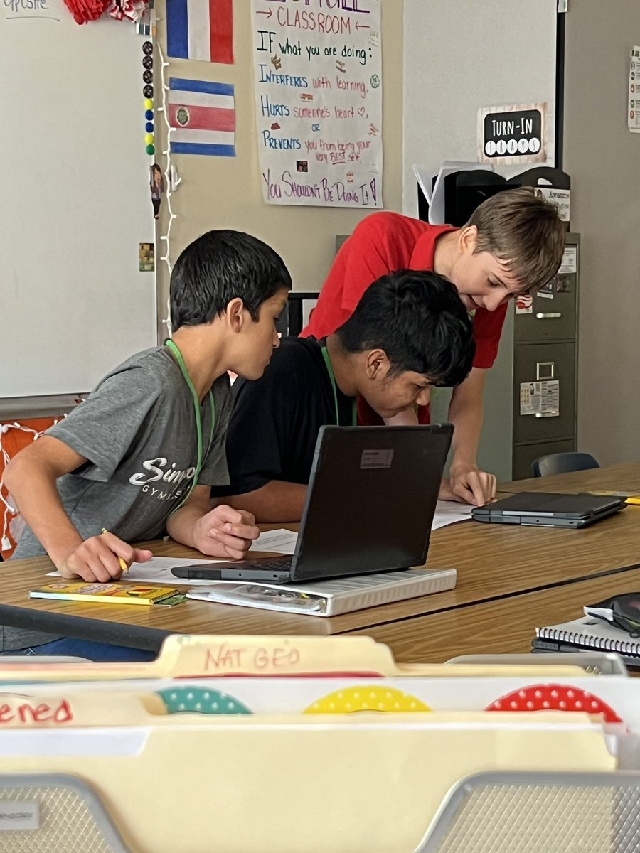 This pic represents 3 different languages, cultures &amp; countries🇷🇺🇭🇳🇦🇫but also 3 young men whose differences don’t matter when it comes to helping a friend. ❤️
#weshouldallbelikethem #iteachmiddles #mlls #esolteacher #middleschool #esol #multilingual #Russia #Honduras #Afghanistan