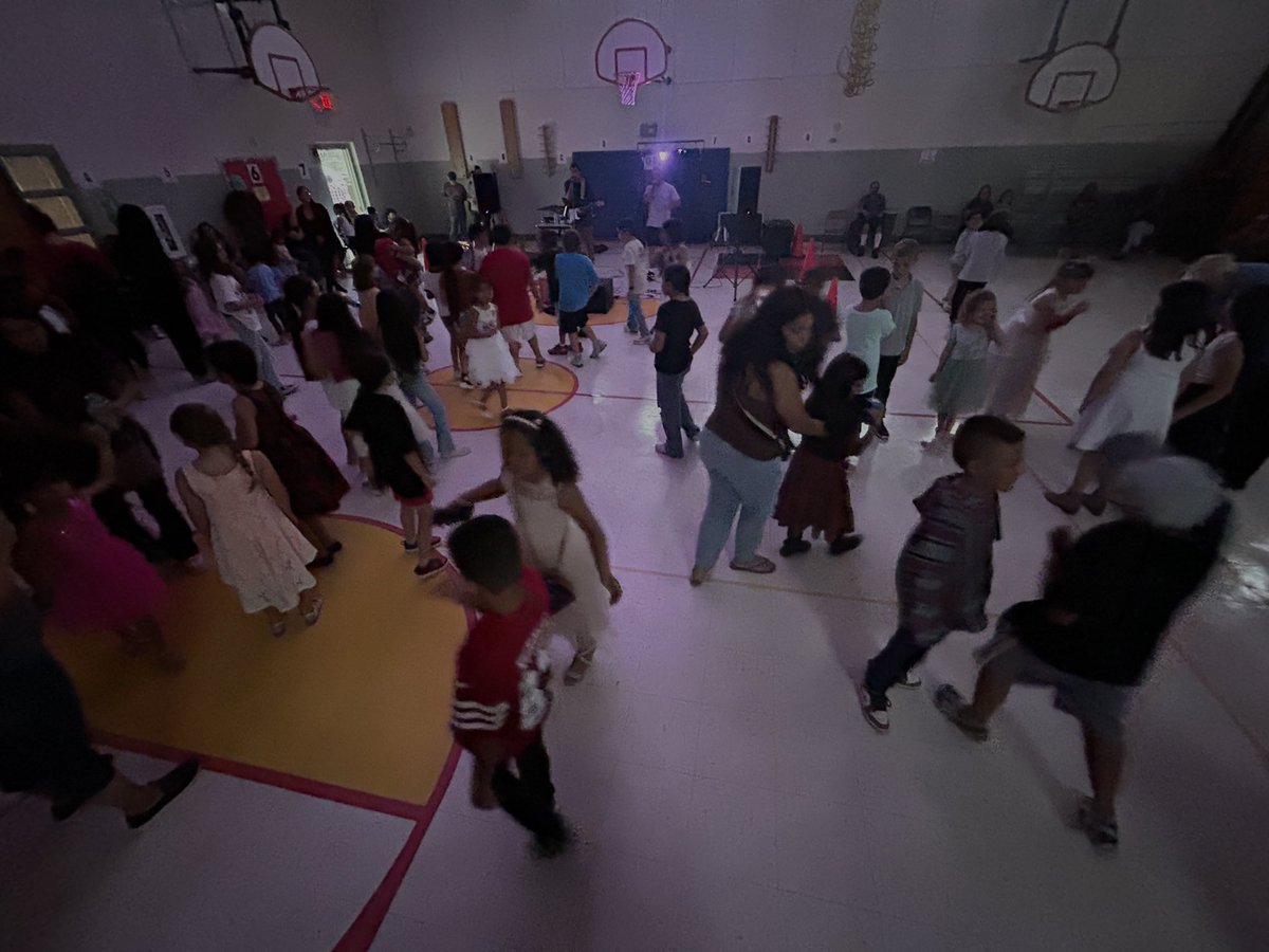 LRESchool's tweet photo. Back to school dance in full swing. Connecting to community and families. With our partner in learning Alameda ES @ABQschools @anna_alameda https://t.co/nL9RDqgvxw