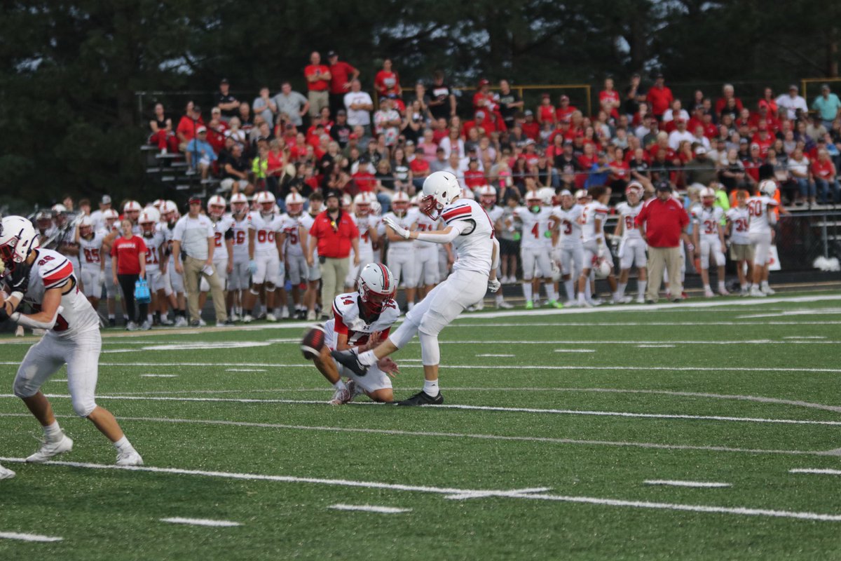 Halftime at GINW <a href="/AuroraHuskiesFB/">AHS Football</a> leads 21-17. 📸 @ZoeJohnson30