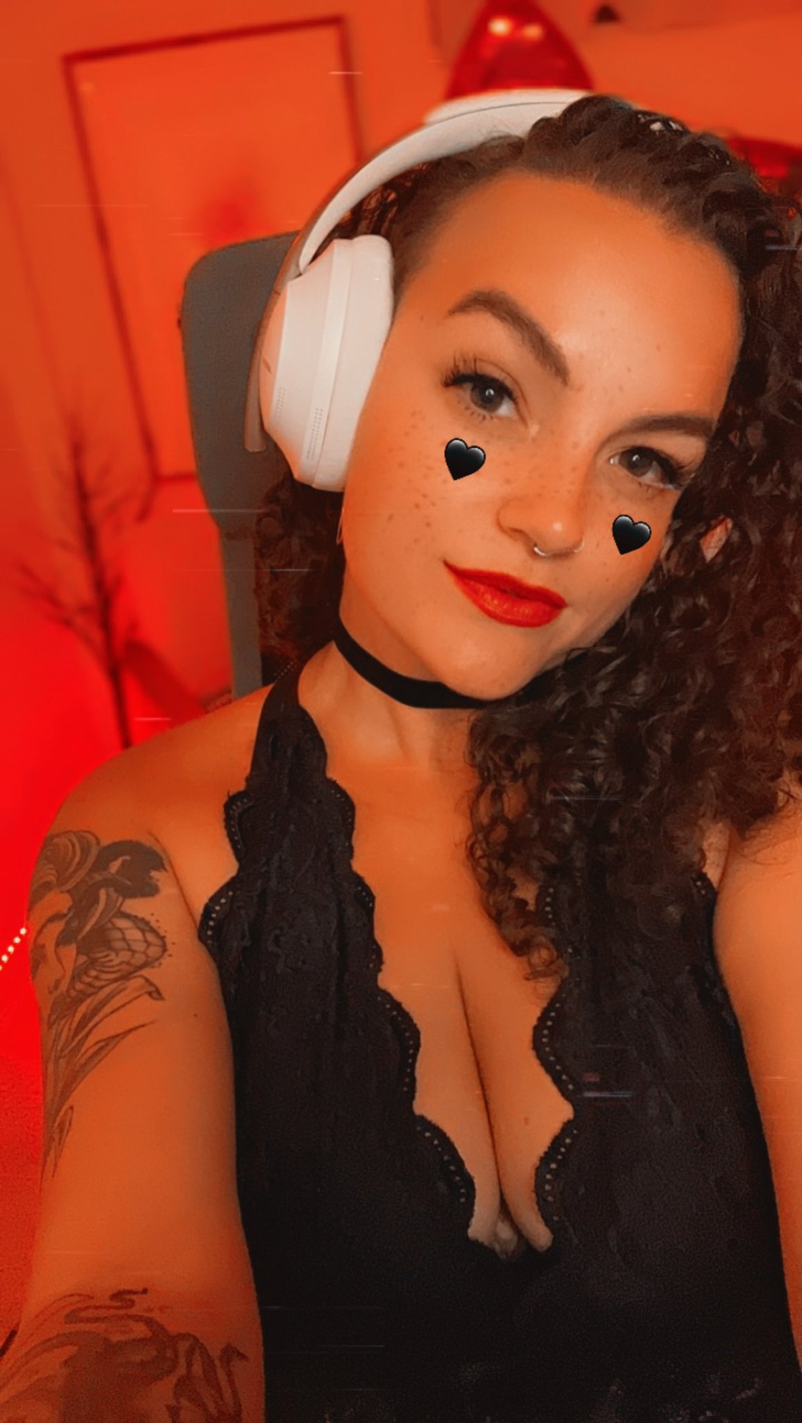 PhotoshopWiz on X: Dommy mommy is live 🤍 playing with subs. Come vibe 💪  t.coBASM15hHsv t.coGFvx6Y04Fn  X