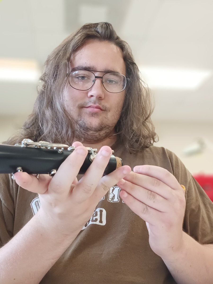 Justin is a 19-year-old musician who loves fixing instruments, and wants to have a career in instrument repair! He's started a GoFundMe for tuition costs at his training program, but unfortunately it hasn't gotten much traction. Could we help him out? gofundme.com/f/justin-pay-f…