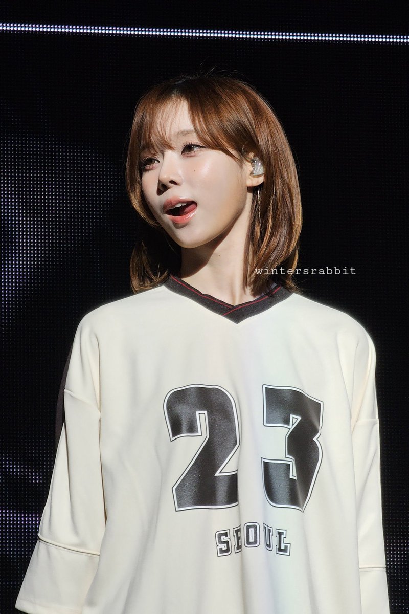 winttokkie's tweet photo. shes so freakin attractive wth https://t.co/jOYV3B5iJL
