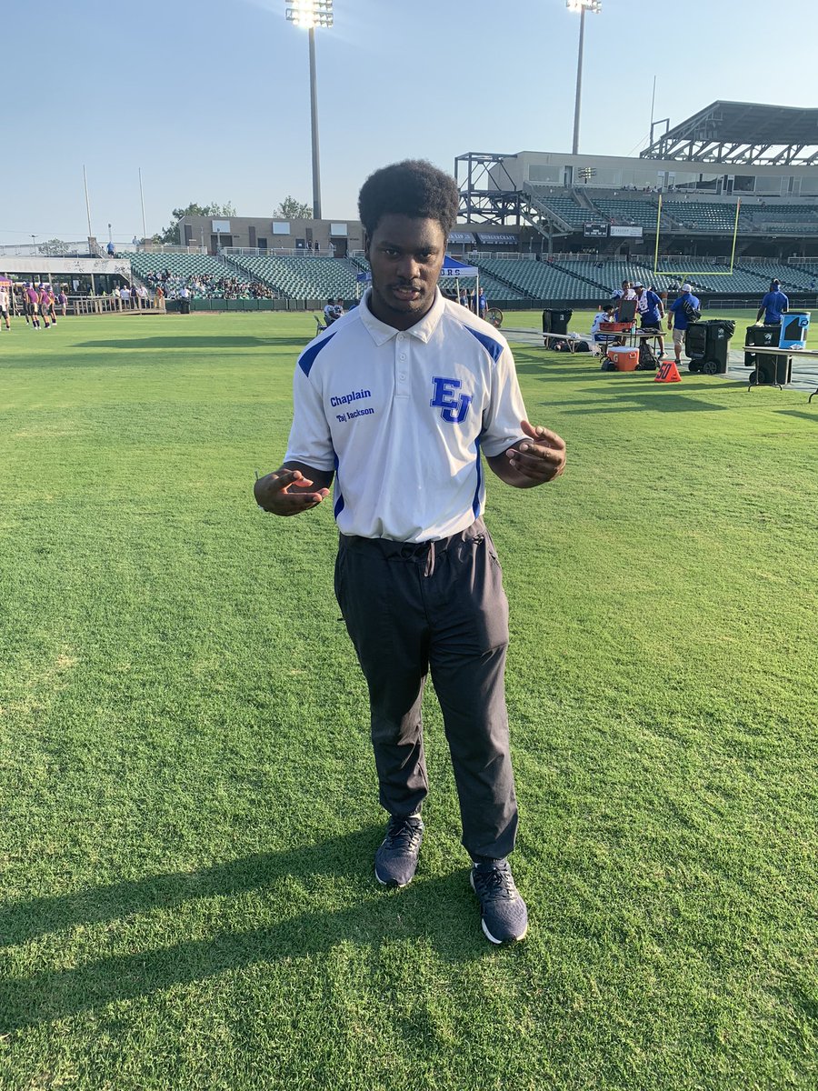 TeezyyyWap12's tweet photo. CHAP TEEZY 💙✝️ #MenOfGod 🙏🏽 #EastJeffersonFootball 💙🏈 #ChaplainLife https://t.co/ixDTUvkg4D