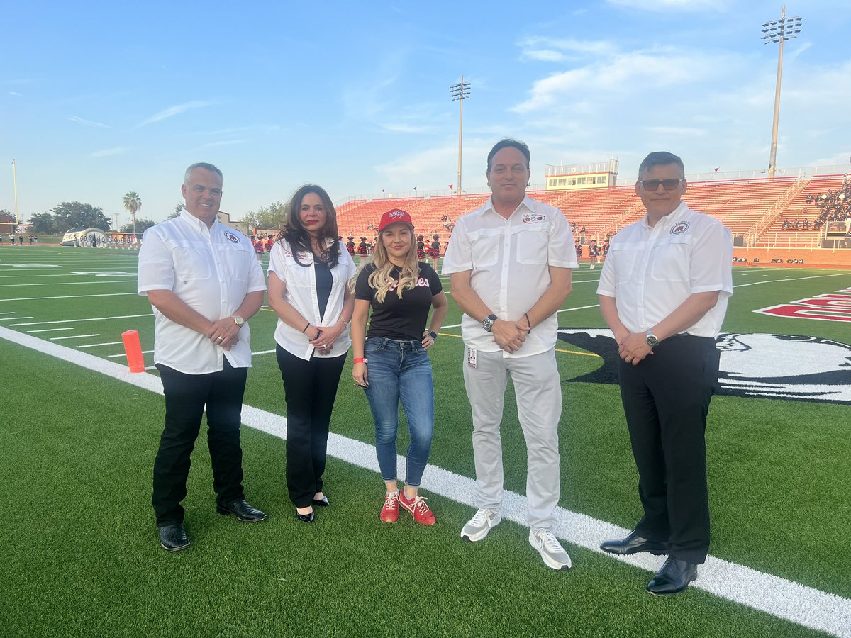 lajoyaisd's tweet image. Gooooo LOBOS!! @FootballLobos @lobo_pride