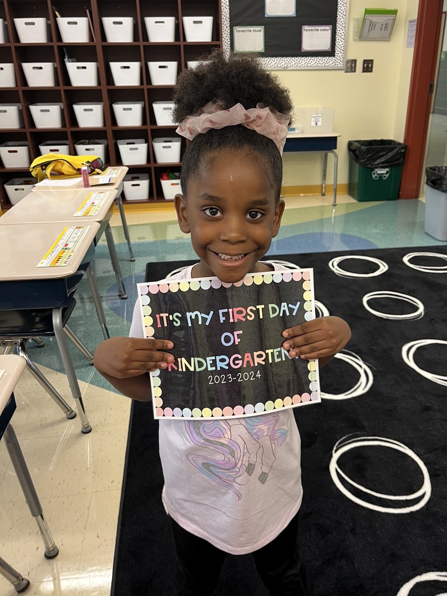north_hills's tweet photo. Kindergarten's #nhfirstday! Welcome, Class of 2036! ❤️🤍 #nhproud #nhclassof2036 https://t.co/MZAhOPt1qs