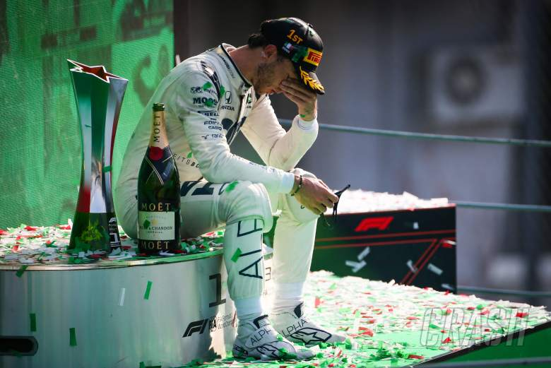 Formula0_versee's tweet photo. PIERRE GASLY VENCE O GRANDE PREMIO DA HUNGRIA NUMA CORRIDA ESPETACULAR!!

O Francês fez uma corrida digna de livros de historia pois é a sua primeira vitória com a Mercedes e de forma 100% estratégica!!! 

QUE CORRIDA!!