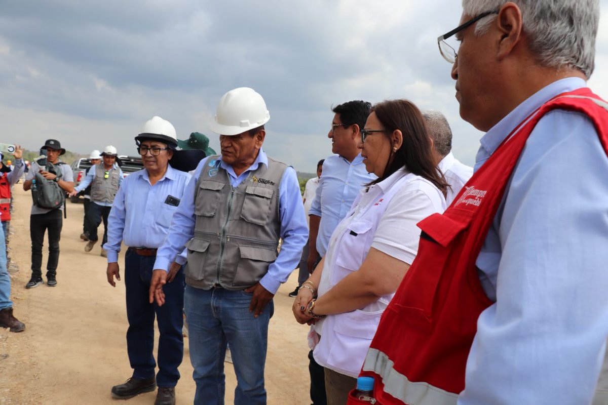 NellyParedesDC's tweet photo. ¡Acciones de prevención!
Llegué al distrito Papayal de la provincia de Zarumilla, #Tumbes, para inspeccionar los trabajos que se realizan en la obra de "Defensa Ribereña Margen Izquierda del Río Zarumilla" en el tramo  comprendido entre Pueblo Nuevo y la bocatoma La Palma. https://t.co/nY1pqzQTYm
