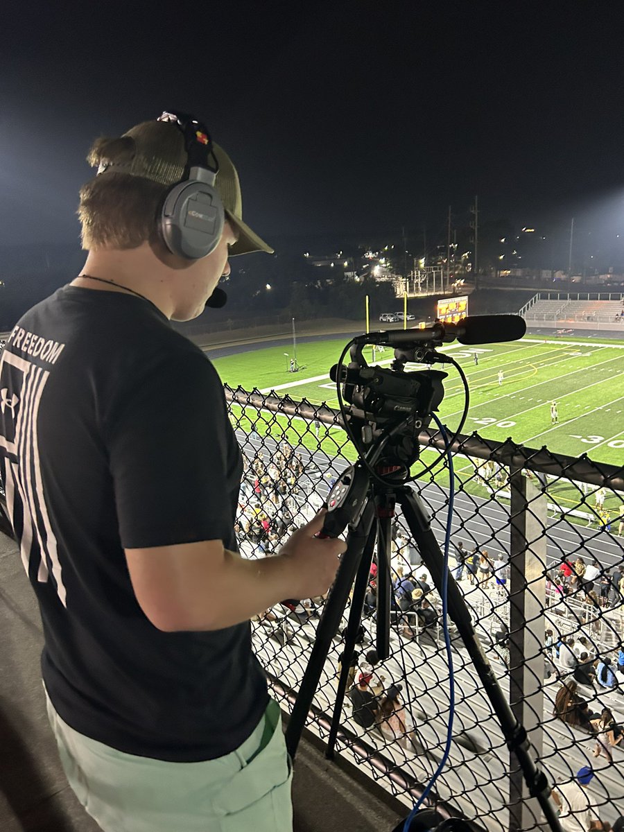 BuiltWarrior's tweet photo. Davidson leads BCHS 35-33 at halftime! Hope you’re enjoying the stream! @DHS_Warriors https://t.co/KySw1pSs4W