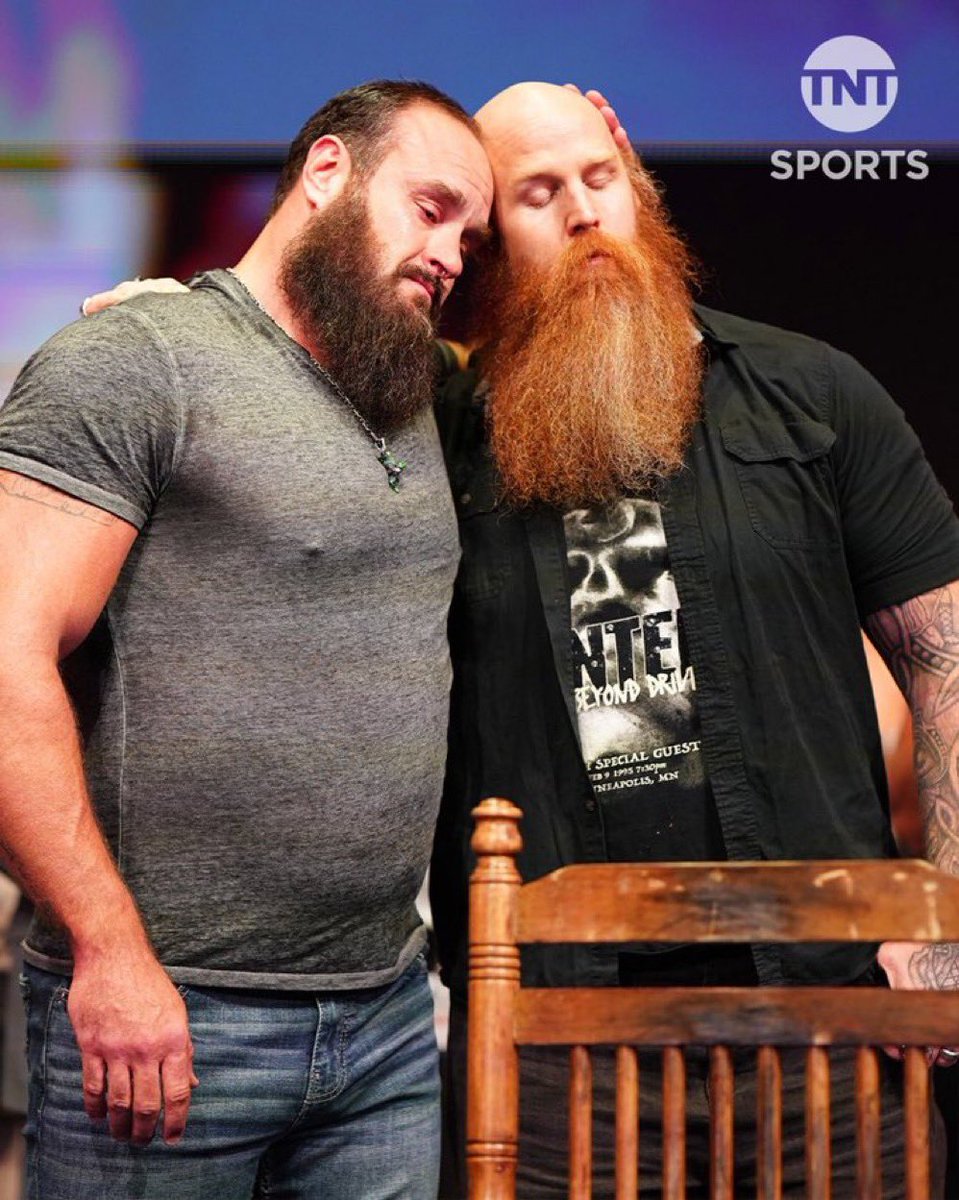 _PWChronicle's tweet photo. The last remaining members of The Wyatt Family, Braun Strowman and Erick Rowan sharing a moment tonight during the Bray Wyatt tribute. ❤️ 

#SmackDown 
(via @tntsports) https://t.co/wGrSoDSYDP