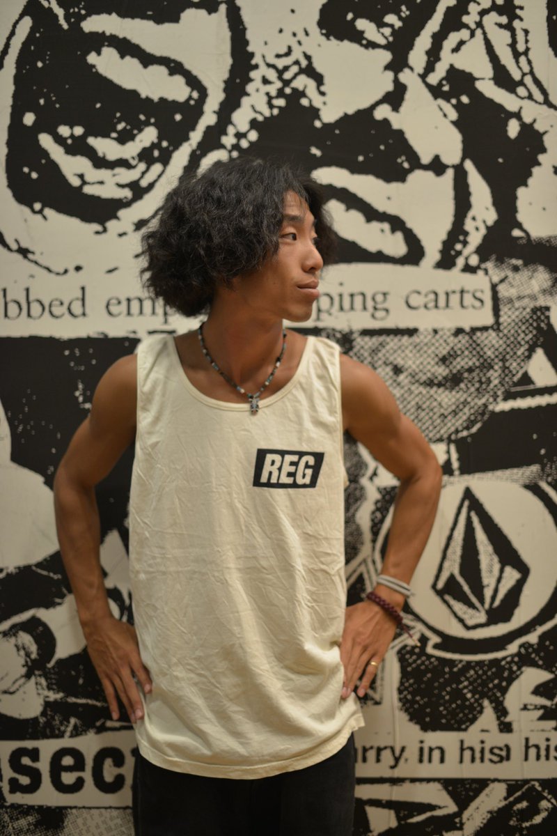 REGULATOR_CREW's tweet photo. #REGTAG
季節外れのタンクトップロンチの理由は、やっとかっこいい形のBODYが見つかったからデス◎ インナーに着るのにロゴが目だったら変でしょ、だからシンプルなんですよ。「知ってる人は知っている」ものってやっぱアガるじゃないですか、気持ちが乗っかってますからね◎
https://t.co/vFjiEut3KP https://t.co/hWnfJkjG83