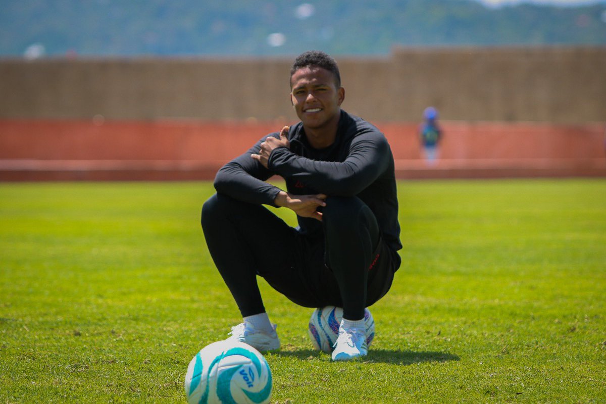 Feliz de pertenecer 😀❤️🖤