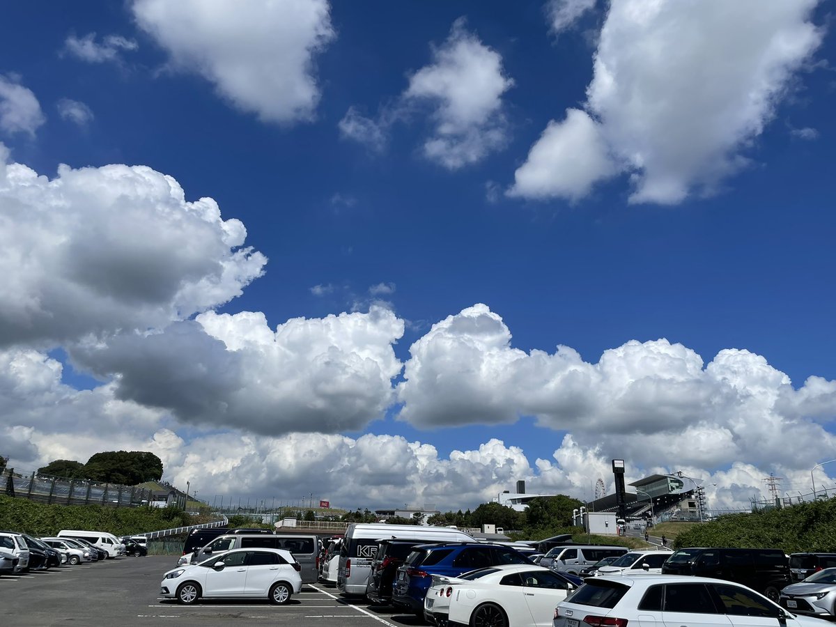 AbeFuchs's tweet image. 今日と明日、ピットウォーク時に10番ピットGSR前にで立体スマホペンスタンドをお配りいたします。
#fuchs #abeshokai #gsr #初音ミク
#SUPERGT #SUPERGT2023
#鈴鹿サーキット