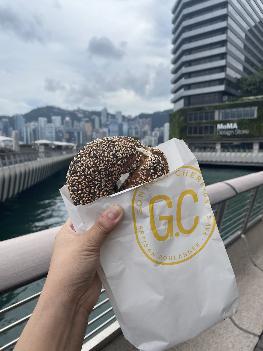 kitty_cheung's tweet photo. It’s not the bagel. It’s the filling… 🤤
Onion, basil, pesto cream cheese tasted so good! Gotta make this at home! 🤤
#bagel #bagelsandwich #FoodForThought #Foodies https://t.co/ftQ5uJ1K2M