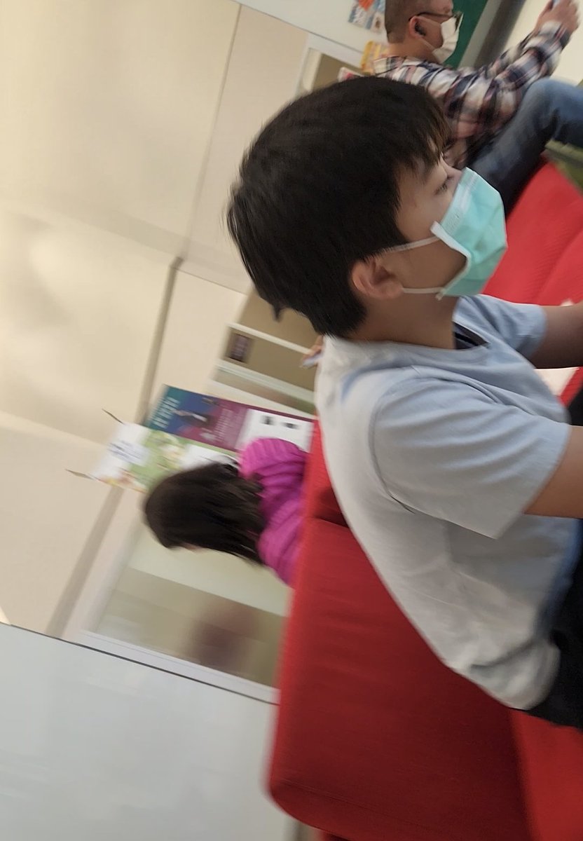 thesaggerlover's tweet photo. 可愛弟弟露出灰色內褲
#男生��內褲 https://t.co/3h81NtMAZA