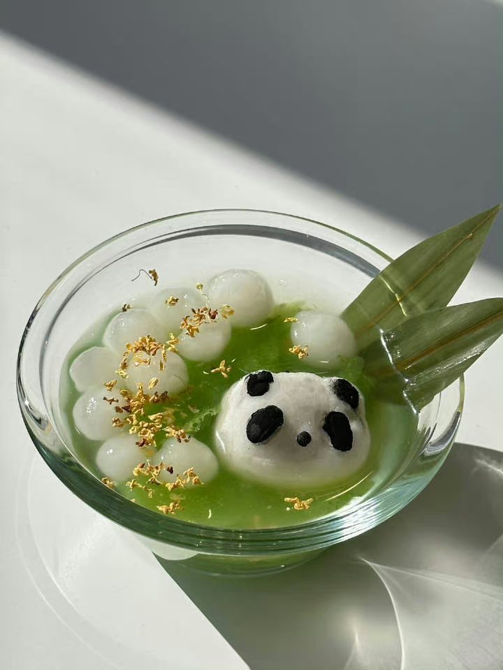 xiaoxiaomiii_'s tweet photo. #ChengXiao trending on weibo at number 4 

“ChengXiao’s 🐼 ice jelly is sold out” 

Good job XiaoXiao👏👏👏 
#ChengXiaoForChineseRestaurantS7 
#ChengXiaoInBudapest https://t.co/WjsMaXjqlD