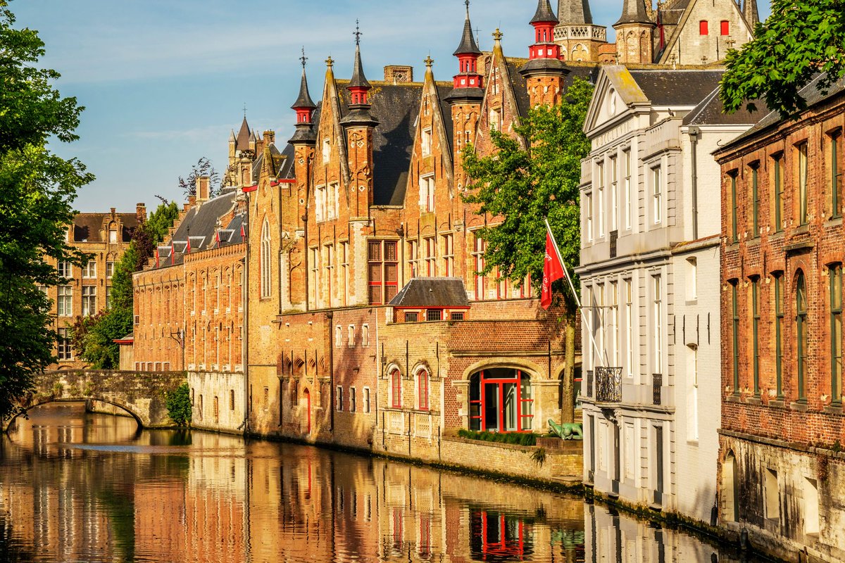 CultureExplorer's tweet photo. Bruges, Belgium 🇧🇪

Bruges boasts a fairy-tale atmosphere that lingers in its cobbled streets and medieval architecture. The Markt square, with its historic appeal, stands at the heart of the city, while the tranquil canals add to its romantic charm. https://t.co/k29h8asILy