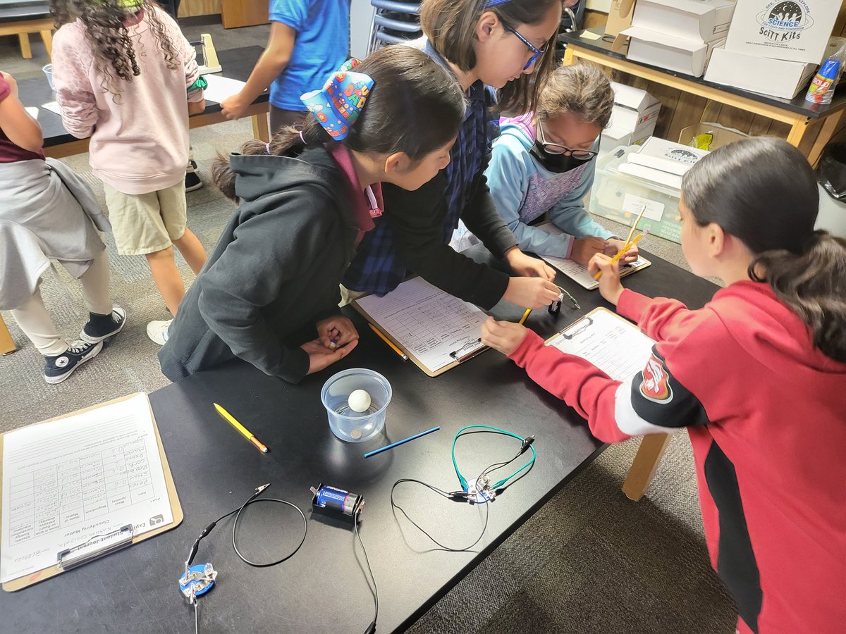 ASantana_JHS's tweet photo. 5th grade hawk scientists finished our first unit strong with student lead lab stations involving all of the physical properties we have learned to classify matter by! π¨βπ¬π©βπ¬π§²ππ§ #HawkPrideSISD #TeamSISD https://t.co/uBnQnoZxXt