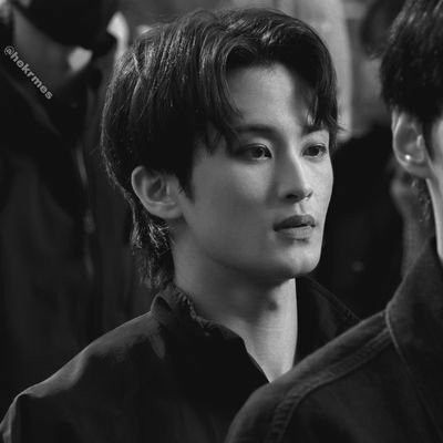 ; Losing us
"Aku, kamu, dia dan kita itu berbeda"

— Mark Lee promt AU

© oneirophile_