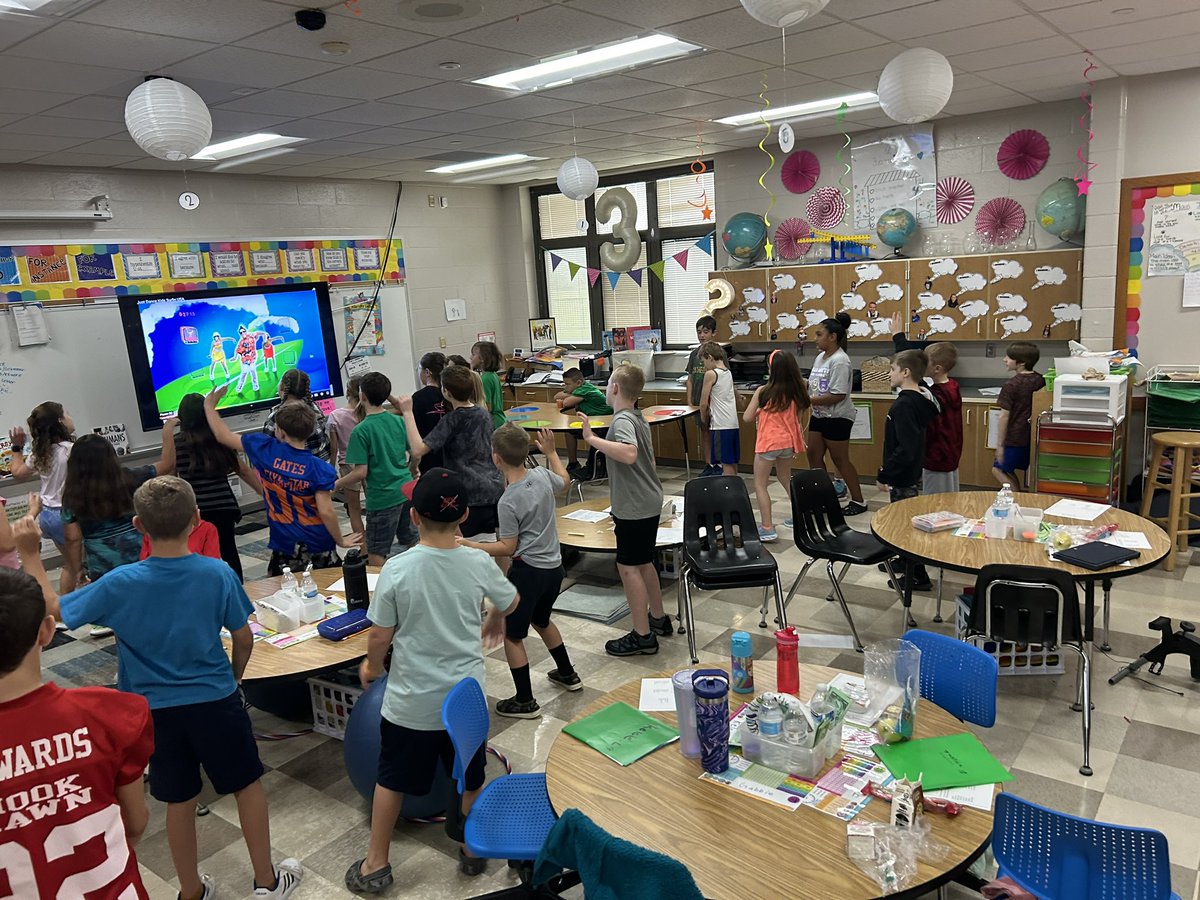 Today we met our new 3rd Grade Classroom buddies!! 
We practiced making eye contact to greet each other and we worked together to learn some sweet dance moves!! 
Being a Coyote is fun!! Moving our bodies gets our minds ready to learn. <a href="/SCEMrDehr/">SCE Assistant Principal</a> #bettertogether #newpalproud