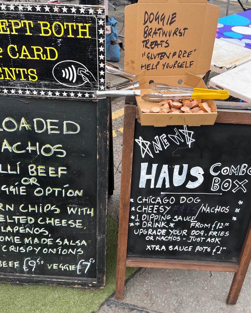 #BankHolidayWeekend <a href="/_makersmarket/">Makers Market</a> <a href="/The_Lowry/">Lowry</a> <a href="/MediaCityUK/">MediaCityUK</a> <a href="/QuaysideMCUK/">Quayside MediaCityUK</a> <a href="/ILoveMCR/">I Love Manchester</a>  #saturdayandsunday  #westdidsbury #sunday #thefinesthotdogsontheplanet #thebestchillibeefandveggienachosonearth #meltedcheeseeverywhere