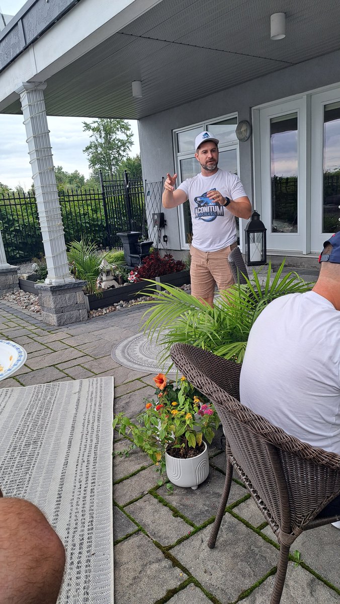 baffltweets's tweet photo. Commissioner giving his start of season opening remarks for the 2023 BAFFL season prior to the start of the draft https://t.co/qZ4aZKlprm