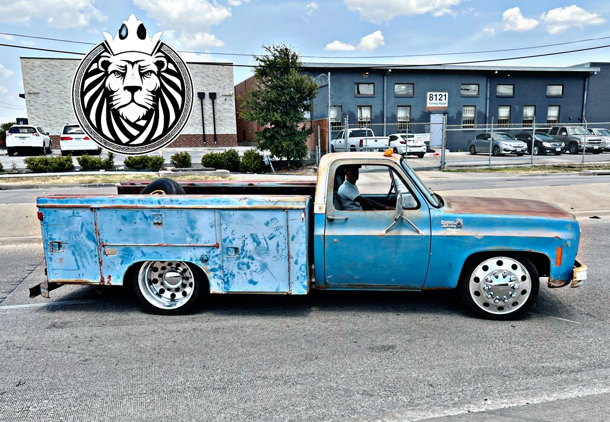 kingswheels2's tweet photo. 1977 Chevy C-30 service truck with 6/8 lowering kit, 22 Alcoas, wrapped up in 265/35R22 Versatyre!! Now off to interior! #KingsWheels2 #SuspensionSpecialists #Chevy #Chevrolet #C30 #Dually #DulyKing #SwitchSuspension #Alcoa #Versatyre #LowLife #Texas #Dallas #GreedyGrove #Buckner https://t.co/wCUC1FZDPB