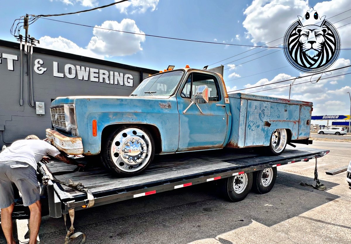 kingswheels2's tweet photo. 1977 Chevy C-30 service truck with 6/8 lowering kit, 22 Alcoas, wrapped up in 265/35R22 Versatyre!! Now off to interior! #KingsWheels2 #SuspensionSpecialists #Chevy #Chevrolet #C30 #Dually #DulyKing #SwitchSuspension #Alcoa #Versatyre #LowLife #Texas #Dallas #GreedyGrove #Buckner https://t.co/wCUC1FZDPB